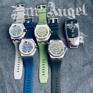 金黑+20 品牌:Ap 爱彼皇家橡树离岸型 系列:15703系列 设计:特有的八角型表圈表达出棱角分明线条 机芯:搭载原版顶级进口机械机芯性能稳定 内圈:3