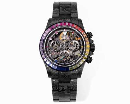 全碳纤维改装定制版 劳力士Rolex 表壳整体采用进口复合碳纤维材质，碳钎维材质是一种新型材料，颜色为永不过时的黑色，整体的纹路十分典雅、奢华。碳纤维外柔内刚， - 点击图像关闭