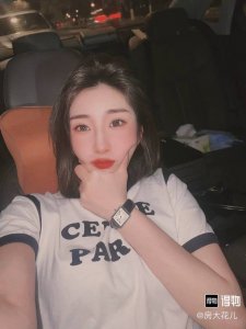 卡地亚全新推出的Tankmust腕表。It Must Be A Tank在所有经典的卡地亚坦克腕表里面，如果要拥有一只作为日常每天戴的腕表，我肯定选Tank S
