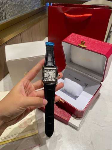 刘德华同款英式坦克系列终级版本，机芯版本方形男士手表，使用原版烤钢蓝表针，使表针色泽均匀永不变色，每个机芯摆不断提高复刻效果精品复刻，独家品质