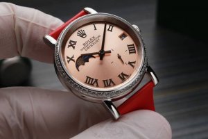 台湾厂出品：同价 . 本品均已严格经过防水压力测试，防水可达120米 台湾j5厂出品、劳力士、日志系列、女士腕表、采用超a精钢壳套 做工精细，防水程度可达5度。