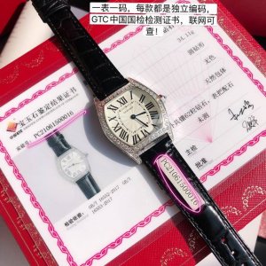高端硬货！卡地亚龟形系列。优雅圆造型外表格外独特！简洁大方。表壳镶嵌62颗 Vvs级别切割天然真钻，大小不一镶工严谨，每一颗都是纯手工镶嵌。持中国Gtc检测证书