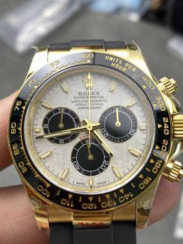 迪通拿系列一档调时 表壳原版开模，表盘尺寸40Mm。厚度目前市面上最接近原装的 陶质实心外圈连计速刻度 采用真陶瓷工艺 刮不花 永不退色 质感和一致 功能盘字体