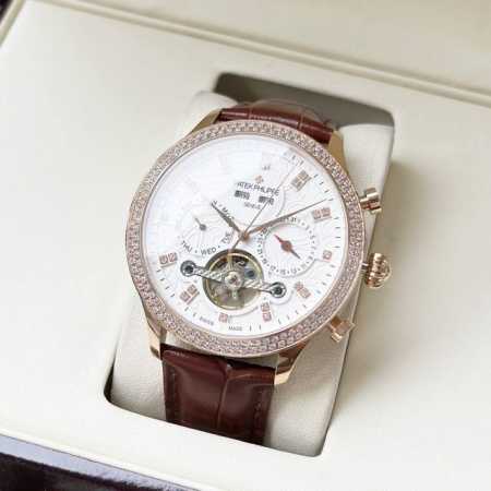 统一 上新 俄罗斯小丑 Konstantin Chaykin 女生个性流行新款手表已经很火了 完全颠覆了传统制表的表盘设计 表盘表情神采不断变化的小丑脸 转动的 - 点击图像关闭