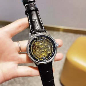 真皮表带十双按蝴蝶扣 白： ，全黑：125，劳力士一Rolex ，全自动雕花机芯，蕴含最优质的材料与一丝不苟的工艺！超强矿物质幻彩玻璃，真空电镀，精密防水，直径