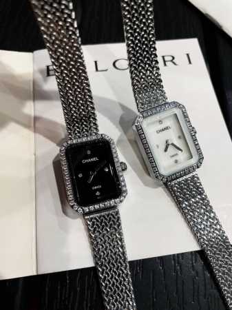 香奈儿PremièRe系列腕表 女款中古方糖，21*26Mm，矿物质玻璃，白贝母黑搪瓷搭配钻时标， 特殊工艺切割钻石 镶嵌圈口表壳，新款钢网带扣，方便佩戴简单调 - 点击图像关闭