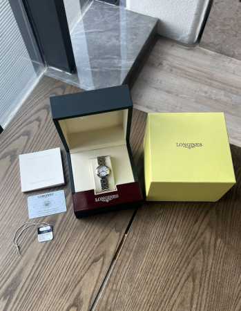 新品 赵丽颖同款 Longines浪琴心月石英手表 无钻款 期待已久的浪琴心月到货啦 设计灵感来自一千零一夜的故事蕴含心想事成的美好祈恩，诠释心月女孩的多面优雅 - 点击图像关闭