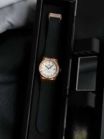 Hb 宇舶 恒宝经典融合系列！原版1：1开模打造 直径42Mm，耗时16个月，技术突破三大亮点：1表壳采用同正品一致的钢打造而成，此款乃抛光拉丝面，拉丝整洁细腻 - 点击图像关闭