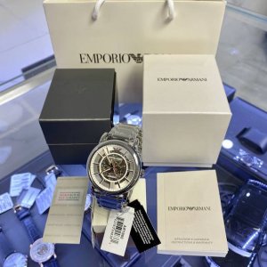 型号：Ar1980 表壳：316L精钢 机芯：日本机械 表镜：矿物质强化玻璃 表带：316L精钢 表扣：双按扣 尺寸：43*13Mm 镂空表盘玫丁彰显个性魅力