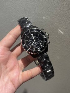 香奈儿 Chanel # J12系列 # 6针Os机石英 表径：43Mm 34Mm 表扣：三重折叠原装扣 底盖：密底 表壳材质：陶瓷 表盘材质：陶瓷+316精钢