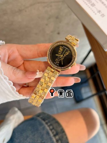 范思哲 自带Bgm的复古感 喜欢小众一点的姐妹可以给自己安排上了 尺寸 33Mm