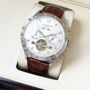 统一 全新设计 经典优雅 浪琴-Longines 男士腕表 全自动机械机芯 矿物强化玻璃 316L精钢表壳 真皮表带 时尚大方 商务休闲 尺寸:直径42Mm 厚