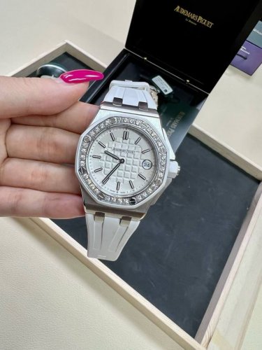 Rxw新品推出 二针瑞士原装石英机芯，牛奶白 DDD 型号67540Sk，67540Ok DDD Ap爱彼皇家橡树离岸系列37Mm石英女表，此款爱彼是女款，复刻