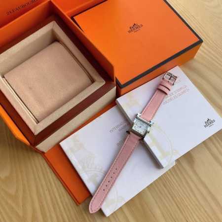 新款首发 Hermes爱马仕heure H系列 搭载瑞士eta原装石英机芯 表壳采用进口316L精钢 表盘尺寸小号 21*21Mm Barenia小牛皮表带 柔 - 点击图像关闭