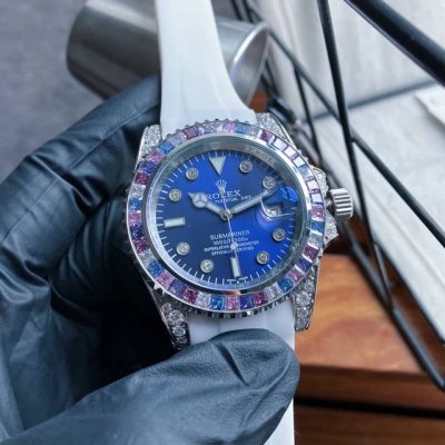 品牌：劳力士 三针新品，浩瀚大气 奢华大气类型：精品男士腕表 新品 表带:361精钢表带 耐用 机芯:顶级机械机芯 稳定 材料：矿物质防刮镜面 高清，耐磨 大气