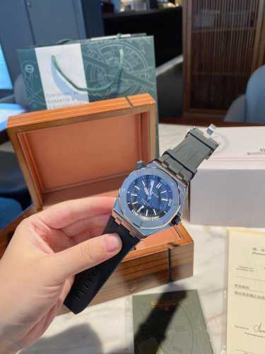 品牌：爱彼-Ap皇家橡树离岸型系列 类型：男士腕表 壳套：顶级版316精钢l 表带：天然橡胶防水胶带 机芯：全自动进口机械机芯 镜面：矿物质防刮镜面玻璃 尺寸：