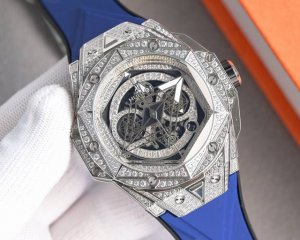 统一价: Hublot 宇舶表 恒宝全新Big Bang Sang Bleu Ii 满天星T钻刺青腕表 再次与知名刺青工作室Sang Bleu合作,推出又款利用 统一价: Hublot 宇舶表 恒宝全新Big Bang Sang Bleu Ii 满天星T钻刺青腕表 再次与知名刺青工作室Sang Bleu合作,推出又款利用