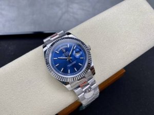 劳力士Rolex 双历 星期日志型系列 40Mm 直径 40Mm 机芯 搭载全自动机械机芯 圈口 劳力士Ringcommand三角坑纹 光圈 镜面 防刮蓝宝石玻