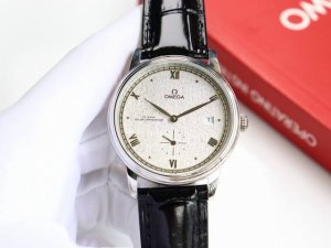 欧米茄-Omega 碟飞系列 二针半机械男士腕表 字面与正品一致，弧面时刻丁高清矿物质水晶镜面，更高清历时9个月多次纠正升级，打造1:1壳型，力求完美！直径39