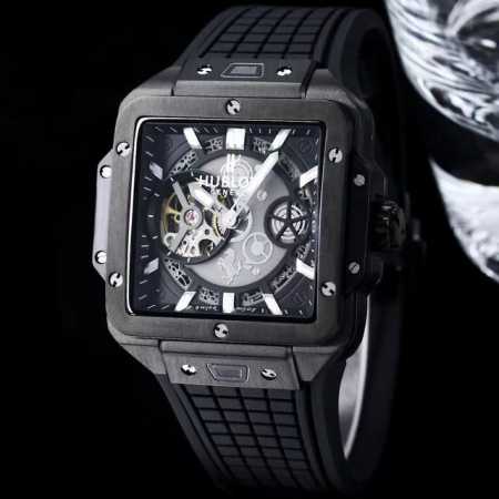 白 玫 Hublot 宇舶 秉承“敢为先锋，独树一帜”的品牌理念，推出新款宇舶表square Bang Unico系列 独特的方形设计表盘 采用进口九字位镂空飞 - 点击图像关闭