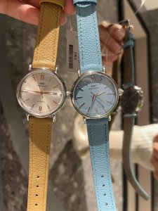 偶像谷爱凌用她的光芒影响年轻人!日夜相伴,浪漫可抵漫长岁月,简单的款式,经典的造型, Iwc 万国表柏涛菲诺系列,是很多万国女孩的首选款。经典的大三针,纯白表盘 偶像谷爱凌用她的光芒影响年轻人!日夜相伴,浪漫可抵漫长岁月,简单的款式,经典的造型, Iwc 万国表柏涛菲诺系列,是很多万国女孩的首选款。经典的大三针,纯白表盘