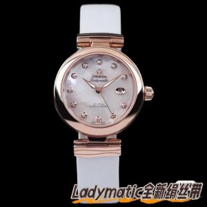 白380 金520Ladymatic系列的女性腕表全新绢丝带 是品牌首枚专为女性打造的腕表之一 作为优雅和精致的代名词 在上世纪可谓是引领时代潮流口 简直是开创