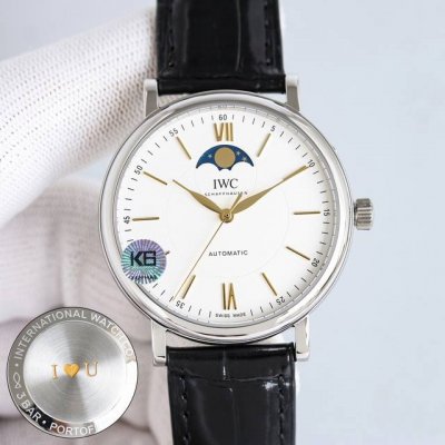 万国新款，正是我想对你说的 Iu 波涛菲诺系列月相自动腕表！三大“独”道精彩细节：1：独家巨资订制万国Cal.35800真月相功能机芯，市面其他版本大多为日夜轮