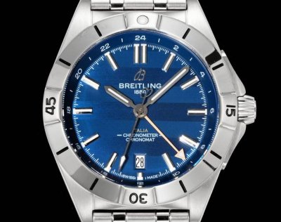 百年灵Breitling，机械计时系列A32398101M1A1！ Chronomat Automatic Gmt 40 重磅来袭！ 1这款双时区腕表盘面简洁凌