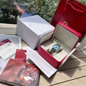 欧米茄 中古手表 中古表其实越用越有味道 也不会说太高调什么的 中古表玩儿的就是一个情怀一个好看 尤其是五颜六色得更适合夏天啦！哈哈哈哈哈哈哈今年第一款中古表！