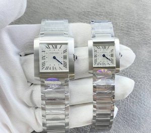 卡地亚推出2025年全网最新第2代Tank Francaise法国坦克原版精作！镶钻款，均采用瑞士石英机芯 +卡家白金专用甲板 中号：32*27Mm，小号：25