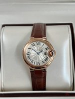 品牌：卡地亚 Cartier 机芯：瑞士进口石英机芯 原装1：1复刻 33Mm、凸面弧形表壳，蓝宝石玻璃，扭索雕纹表盘，剑形指针，在卡地亚制表世界中，Ballo