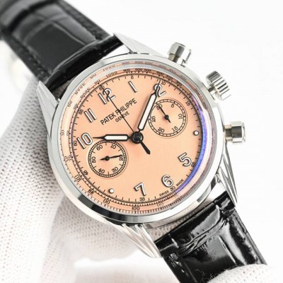 Sj出品 Tw 百达翡丽 Pp Ct3 复杂功能计时系列517 011推出配备 牛仔蓝色表盘 的全新表款，为腕表注入复古气质，备受高品质机械时针爱好者青睐。 2