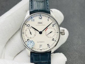 V5升级版 Iwc万国葡7－葡萄牙系列 七日链 ！ 1搭载定制版C.52010自动机械机芯！ 2独立小秒针，真动能指示！ 3蓝宝石玻璃镜面！ 4定制版意大利牛皮