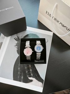 新款到！原厂阿玛尼Armani石英女表，Ar11627.Ar686，原装进口机芯，满天星内圈，经典设计全新演绎精彩，时尚气质风，令众多小仙女一见倾心，上手优雅大