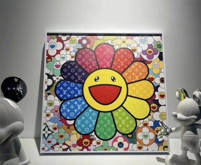 向阳之花，治愈之作 尺寸：50X50Cm 材质：环保皮革 工艺：日本Eps艺术微喷 装裱：铝合金框+玻璃 潮流限量版画，可作客厅背景主卧挂画玄关入户摆件，送礼也