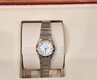 Omega欧米茄 星座系列 石英机芯 100米防水 女表 瑞表 24Mm 银色表盘 精钢表壳18K黄金精钢表带 配件：无附件 欧米茄 Omega 星座 123.