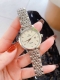 白 -金 钢带+20 陶瓷+40 欧米茄-Omega 女士腕表 进口石英机芯 矿物质玻璃镜面 精钢表带 直径30毫米mm厚8Mm 该款腕表备受女性喜爱，在不同的
