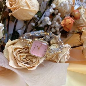 Tiffany｜Hardwear系列腕表，表链好秀气 蒂凡尼新款腕表，宛如钻石切割面般的蓝宝石玻璃水晶，加上标志性的表链，贵气中又显秀气～五款表分别采用了五种不