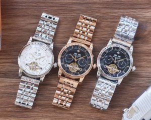 白 金 男人挚爱 五针腕表 最新 ：百达翡丽最佳设计独家首发 类型 ：精品男士腕表 表带 ：316精钢 真牛皮表带 机芯 ：全自动机械机芯 镜面 ：矿物质强化玻