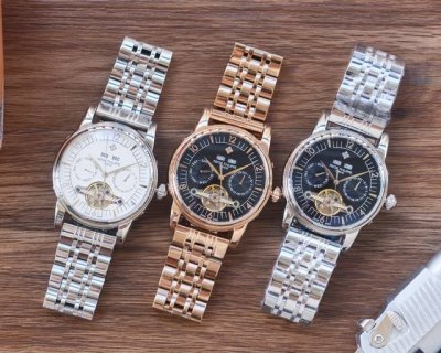 白 金 男人挚爱 五针腕表 最新 ：百达翡丽最佳设计独家首发 类型 ：精品男士腕表 表带 ：316精钢 真牛皮表带 机芯 ：全自动机械机芯 镜面 ：矿物质强化玻