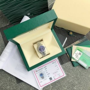 劳力士rolex女款蚝式日志型腕表！年度最火的茄紫色字面表盘，外圈镶嵌48颗vs级别天然真钻！每一块表都中国gtc权威机构出具的真钻证书！表盘尺寸31毫米。采用