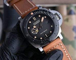 白壳 黑壳900 V7沛纳海 深爱再出新面 实力“好工艺”“好品质”自然“好口碑” 有一种般“沛”叫绝对般沛 敢爱敢当 ，沛纳海 尽显男人魅力 军人挚爱手表 个