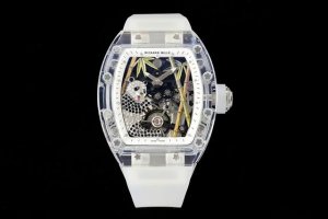 richard Mille 熊猫吃金竹 水晶Rm26-01陀飞轮腕表 栩栩如生的熊猫身上镶嵌着闪闪发亮的宝石，休闲咀嚼着翠竹，犹如一幅画，精致、生动、逼真。 曲