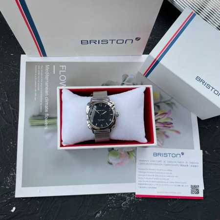 原单布里斯顿网带 小佩纳海之称，爆款到货！新锐潮牌Briston，36Mm表径.进口石英机芯，全钢表壳，百搭时尚，配专柜全套包装 - 点击图像关闭