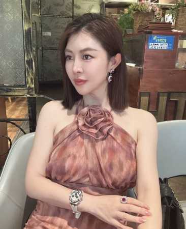 Ootd｜腕表分享｜女神王子文同款 被问爆的一款Ap3 0St赌你绝对会心动 37表径女神款，外圈镶满一圈钻石，多色表盘多功能计时搭配出层次感，上手给人又酷又飒 - 点击图像关闭