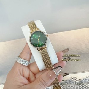 2024年春季dw 新品低调奢华女款经典表，镶钻表壳 石英机芯，合金材质与白金电镀，整体质感和气质都变了，精致感upup搭配小巧壳形，上手效果完美！尺寸28Mm