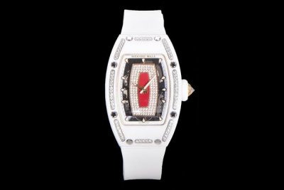 Bba横空出世：明星网红款理查德米勒Rm07-01 1表壳：采用与原版一致Zta白色黑色陶瓷表壳。 2机芯：独家定制机芯 还原 3表径：还原45.66X31.4