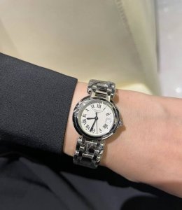 浪琴心月系列罗马字盘，有26.5 30两个尺寸，复古的表盘底色加上经典罗马字刻度让整个表盘看起来复古优雅又时尚！同款有机械款式，这一款是石英款哦 #浪琴