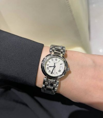 浪琴心月系列罗马字盘，有26.5 30两个尺寸，复古的表盘底色加上经典罗马字刻度让整个表盘看起来复古优雅又时尚！同款有机械款式，这一款是石英款哦 #浪琴