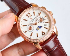 白钻1500 金钻最高品质，实拍百达菲丽男装腕表！搭载原装Cal.9100全自动机械机芯腕表！独家内影设计，复杂多功能腕表！功能具有：日历显示 月份显示 24小